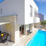 1 Laura By Interhome