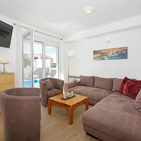 1 Laura By Interhome