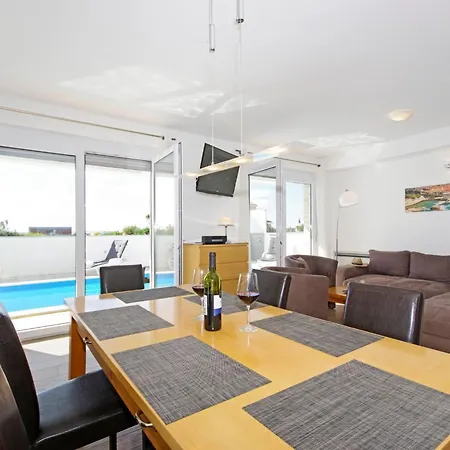 1 Laura By Interhome Lägenhet