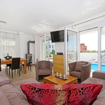 1 Laura By Interhome