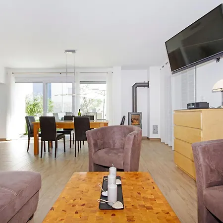 1 Laura By Interhome Appartamento *