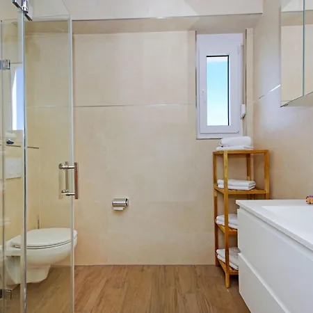 1 Laura By Interhome Appartamento