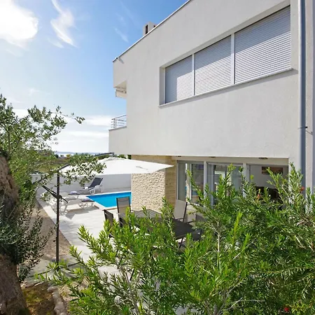 Appartamento 1 Laura By Interhome