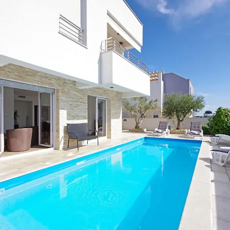 1 Laura By Interhome Appartamento *