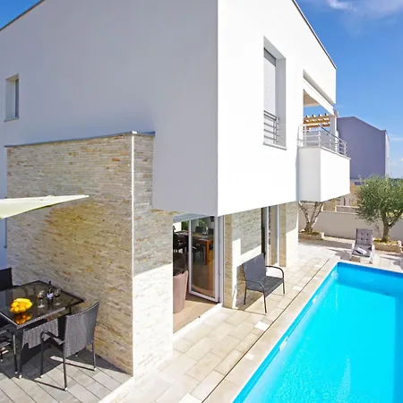 1 Laura By Interhome