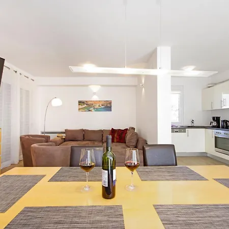 1 Laura By Interhome Апартаменты