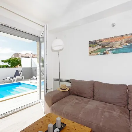 1 Laura By Interhome *