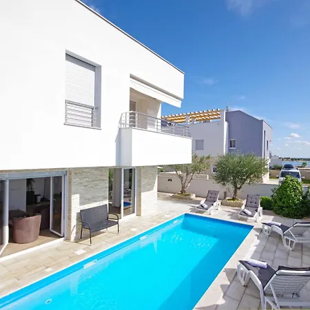 1 Laura By Interhome Appartement