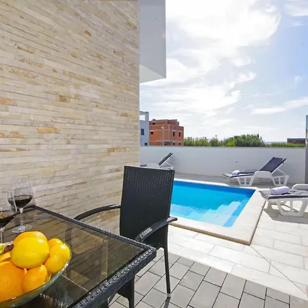1 Laura By Interhome Appartement