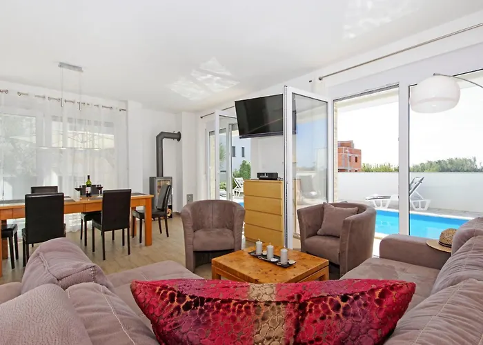 1 Laura By Interhome